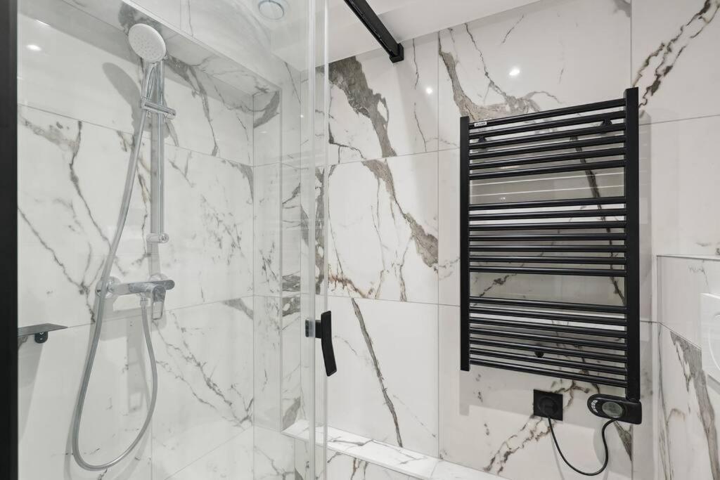 Duplex Parisien Pres Du Louvre Apartment Luaran gambar