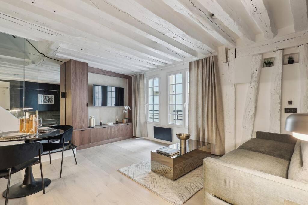 Duplex Parisien Pres Du Louvre Apartment Luaran gambar